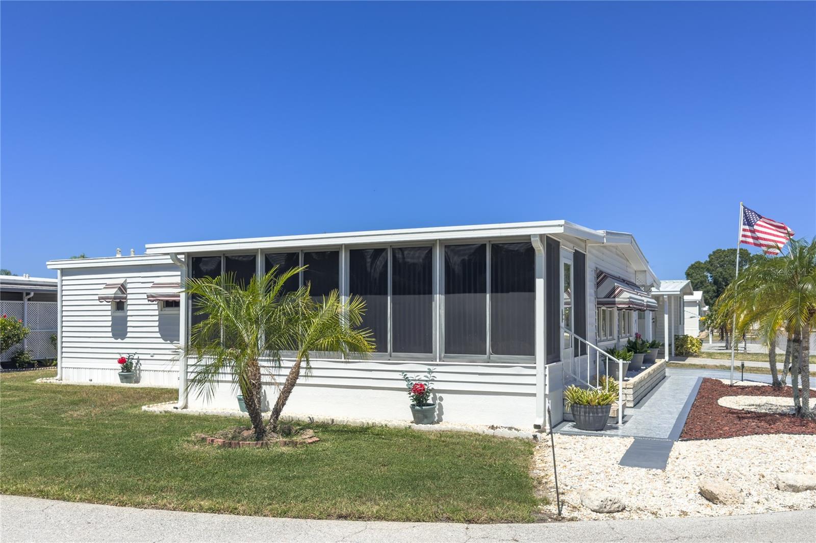 PALM LAKE ESTATES - Residential