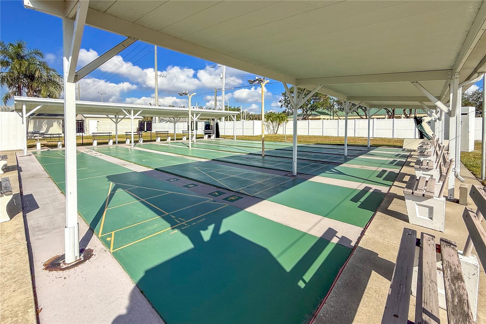 PALM LAKE ESTATES - Residential