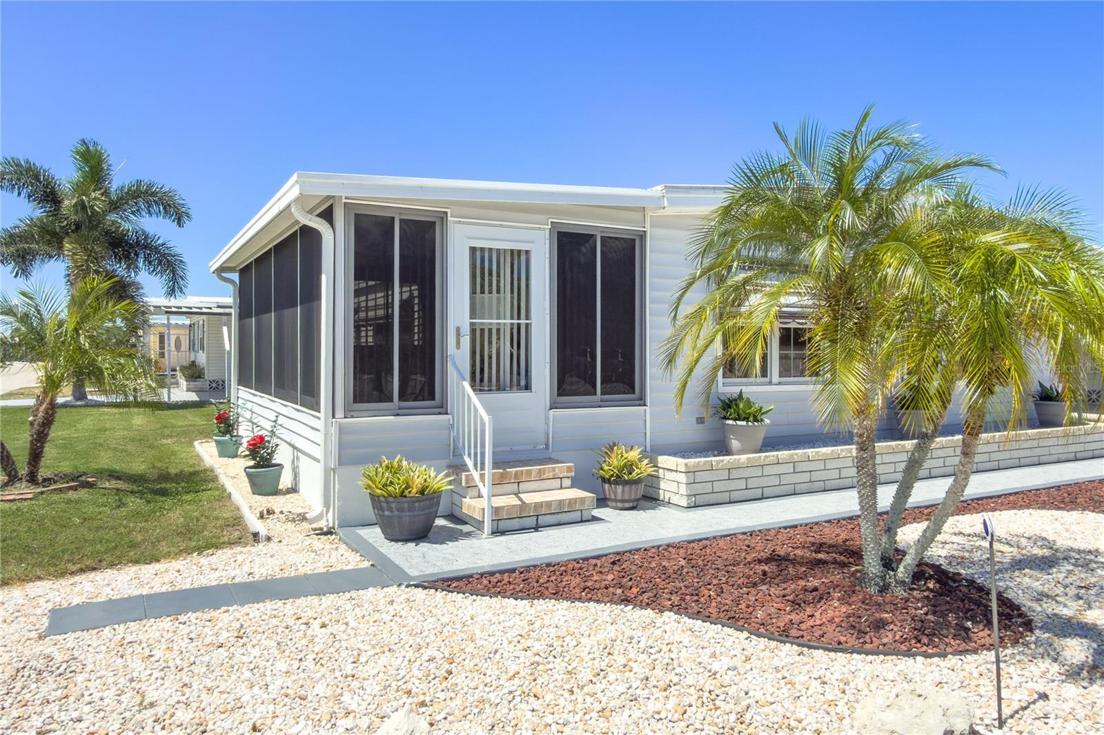 PALM LAKE ESTATES - Residential