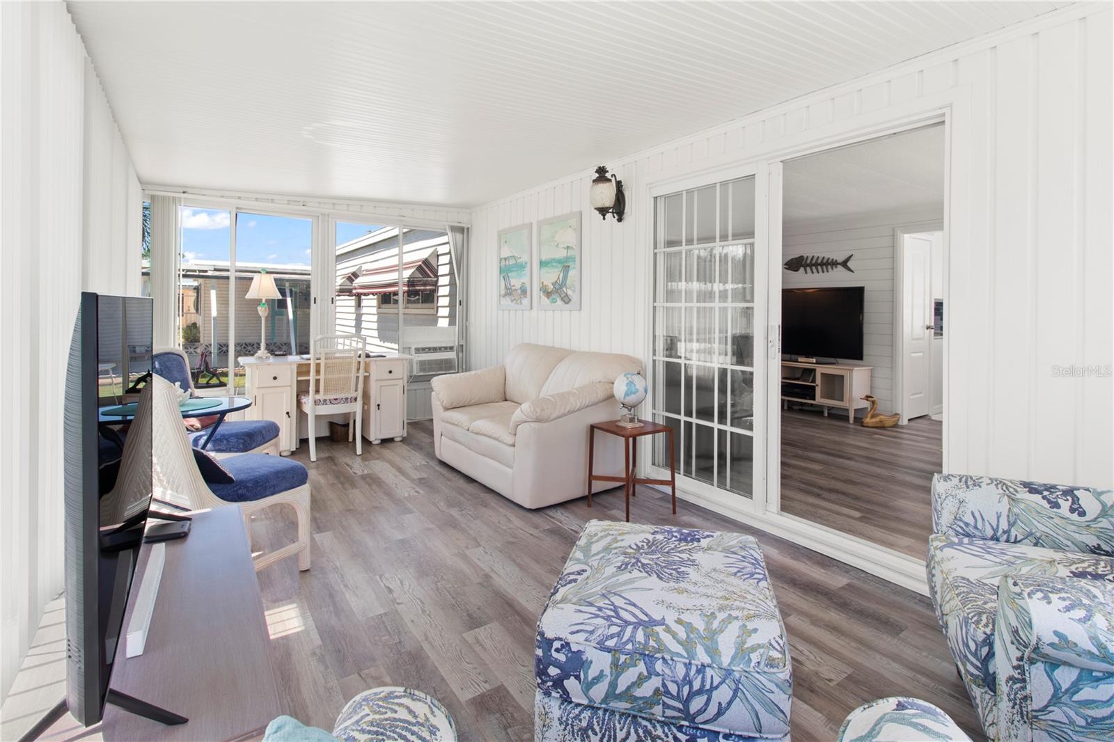 PALM LAKE ESTATES - Residential