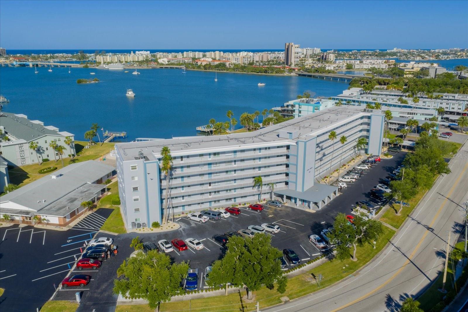 SHORE TOWERS BLDG - Residential