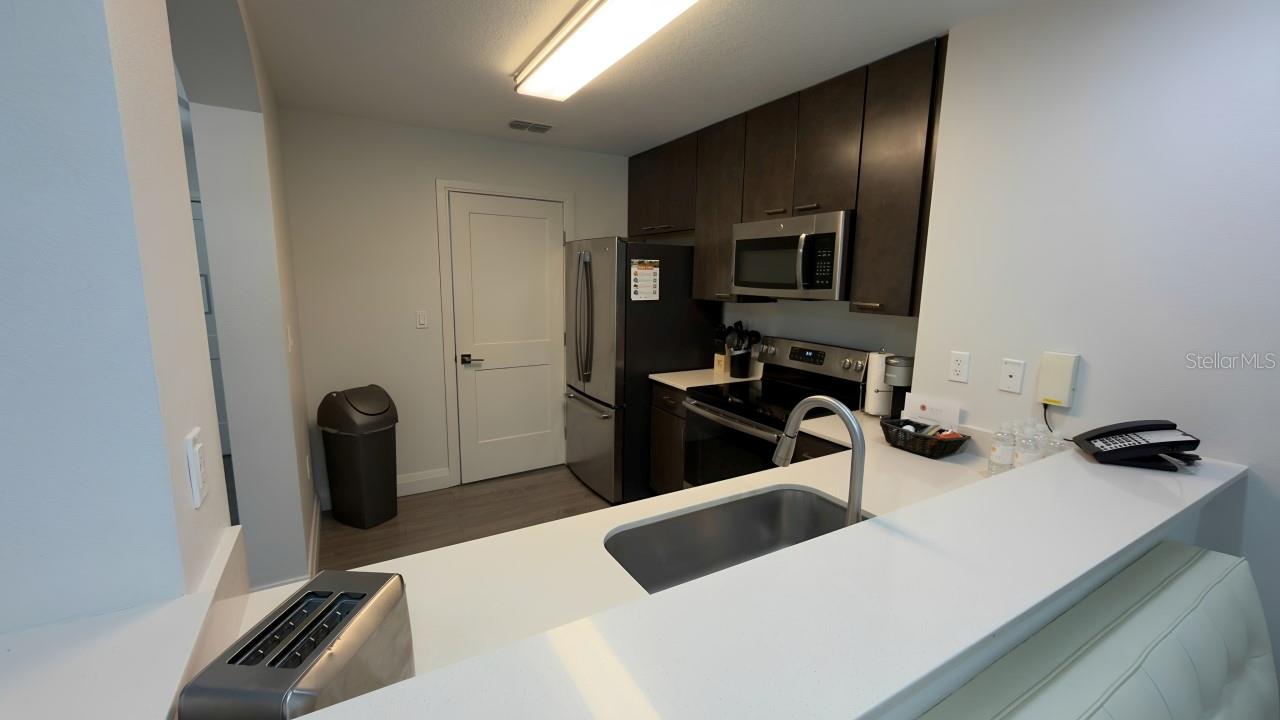 GROVE RESIDENCE & SPA HOTEL CONDO 3 - Residential