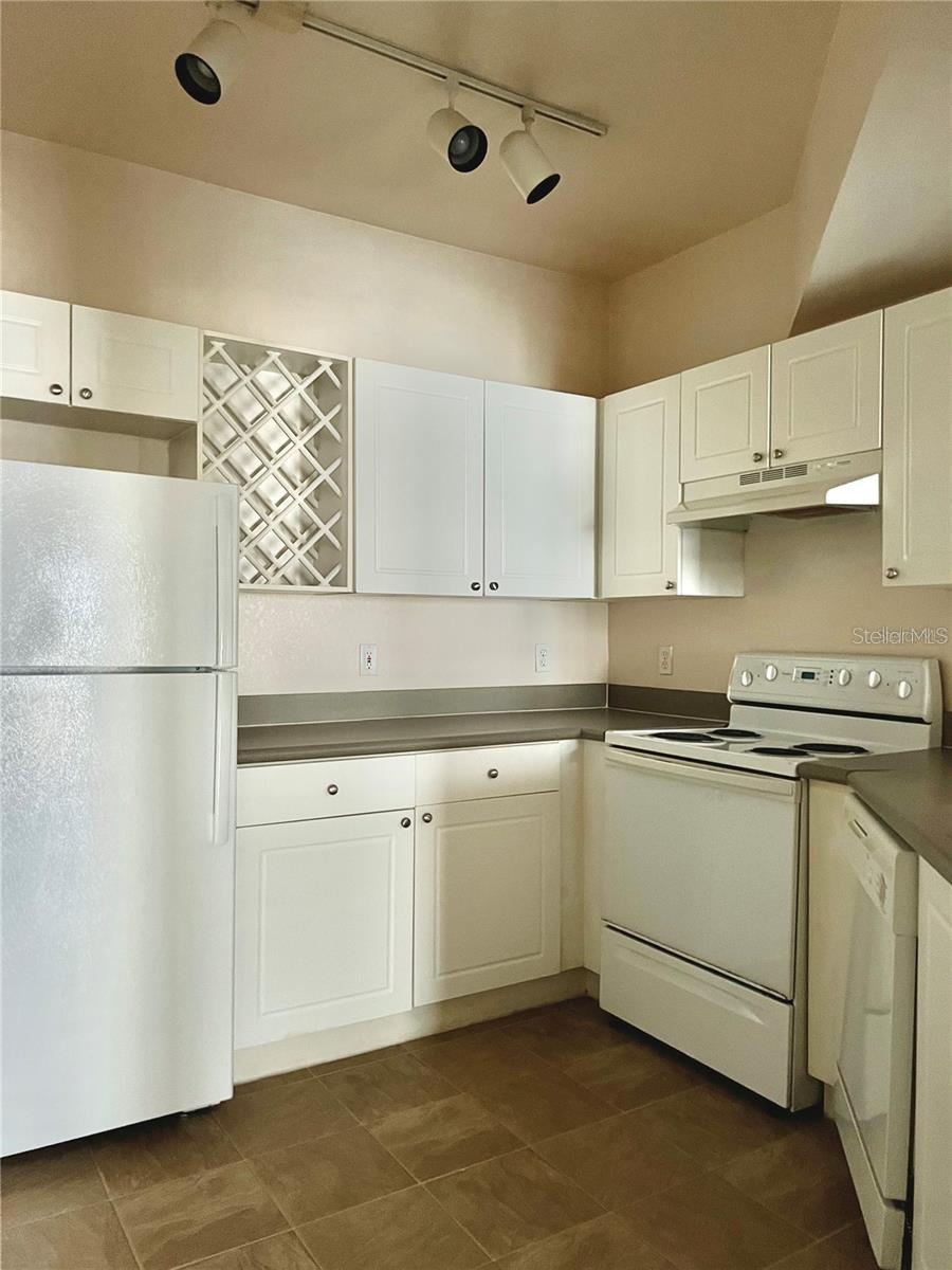 ARBORS AT CARROLLWOOD A CONDOM - Residential Lease
