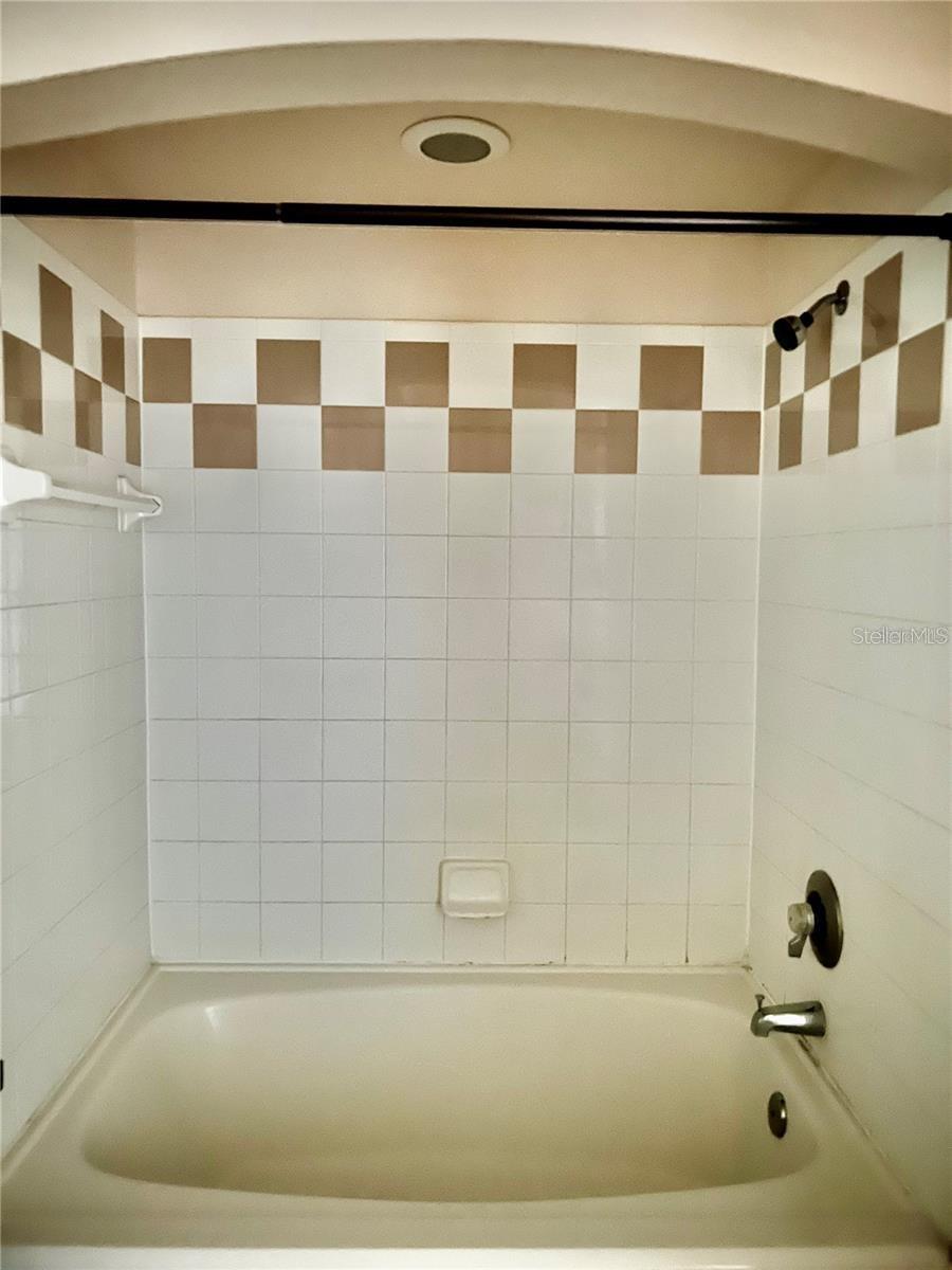ARBORS AT CARROLLWOOD A CONDOM - Residential Lease