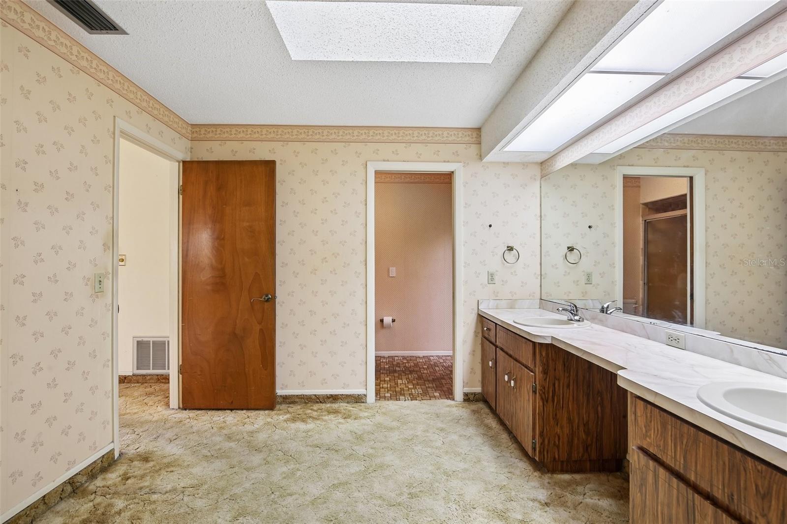 GOLDEN ACRES - Residential