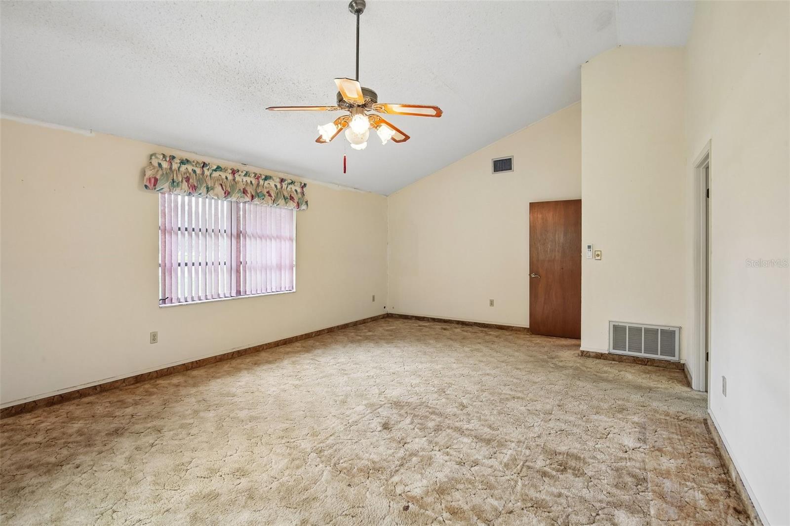 GOLDEN ACRES - Residential