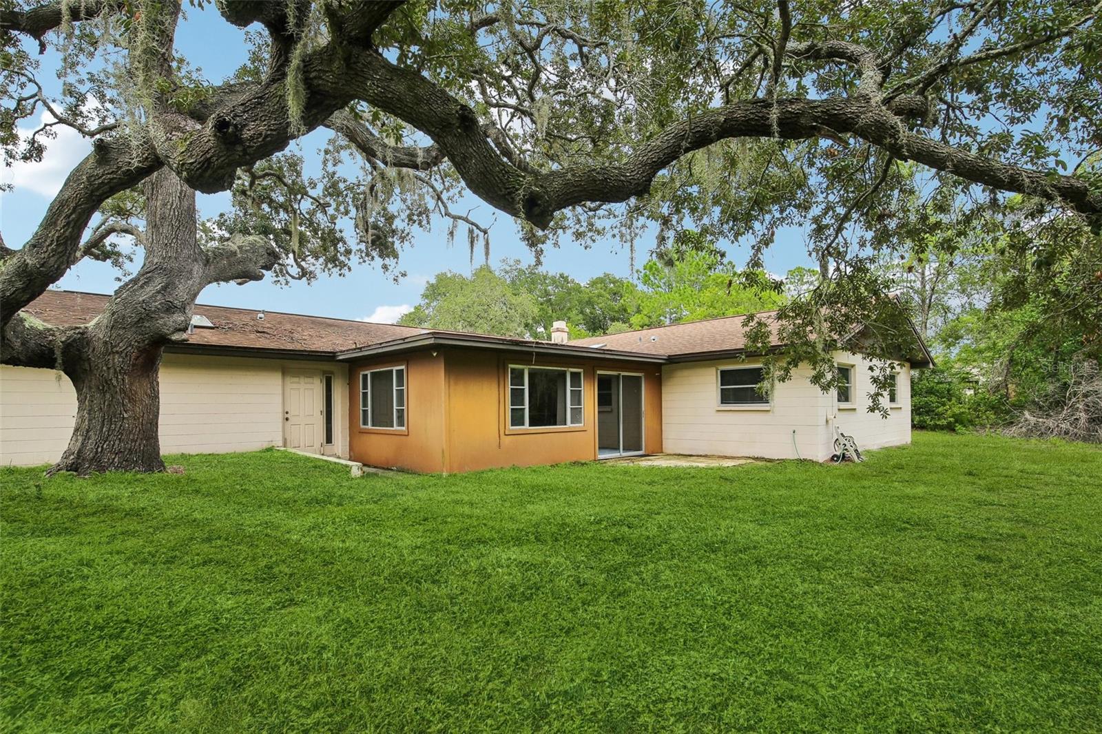 GOLDEN ACRES - Residential