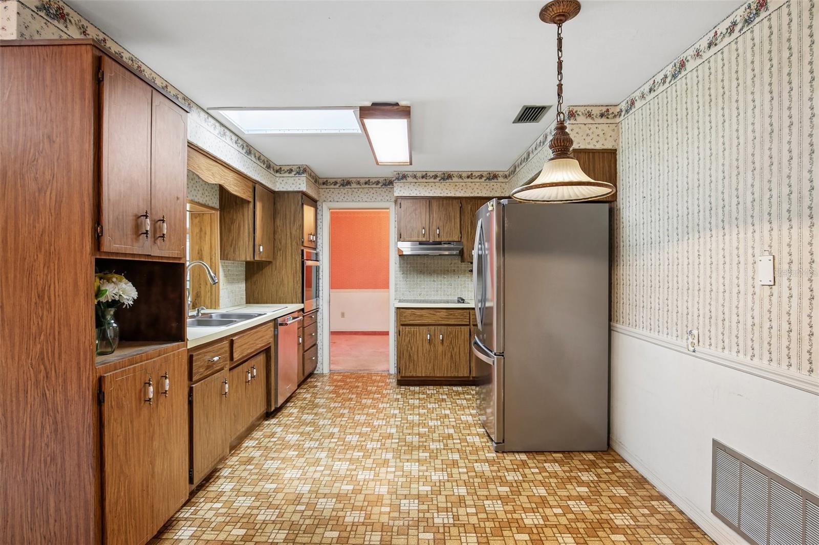 GOLDEN ACRES - Residential