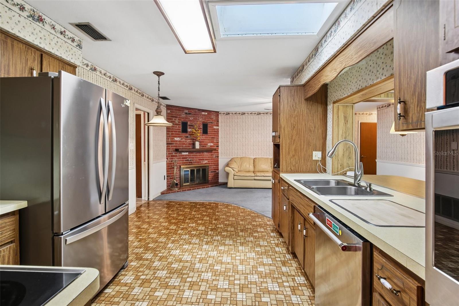 GOLDEN ACRES - Residential