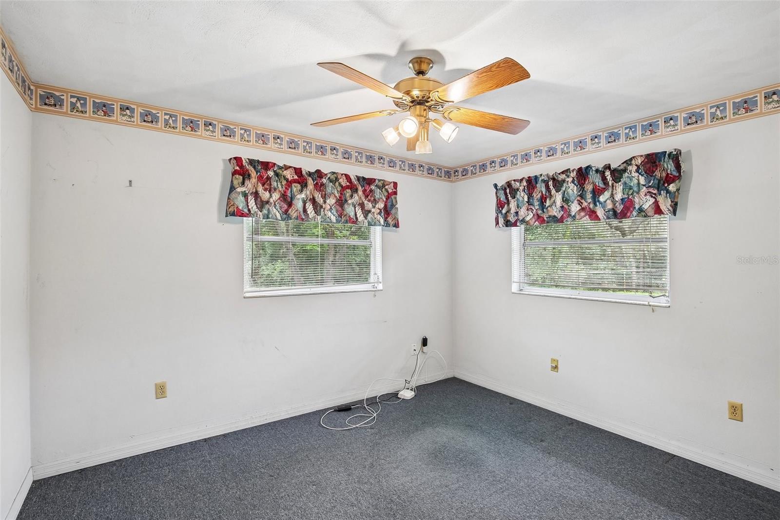 GOLDEN ACRES - Residential