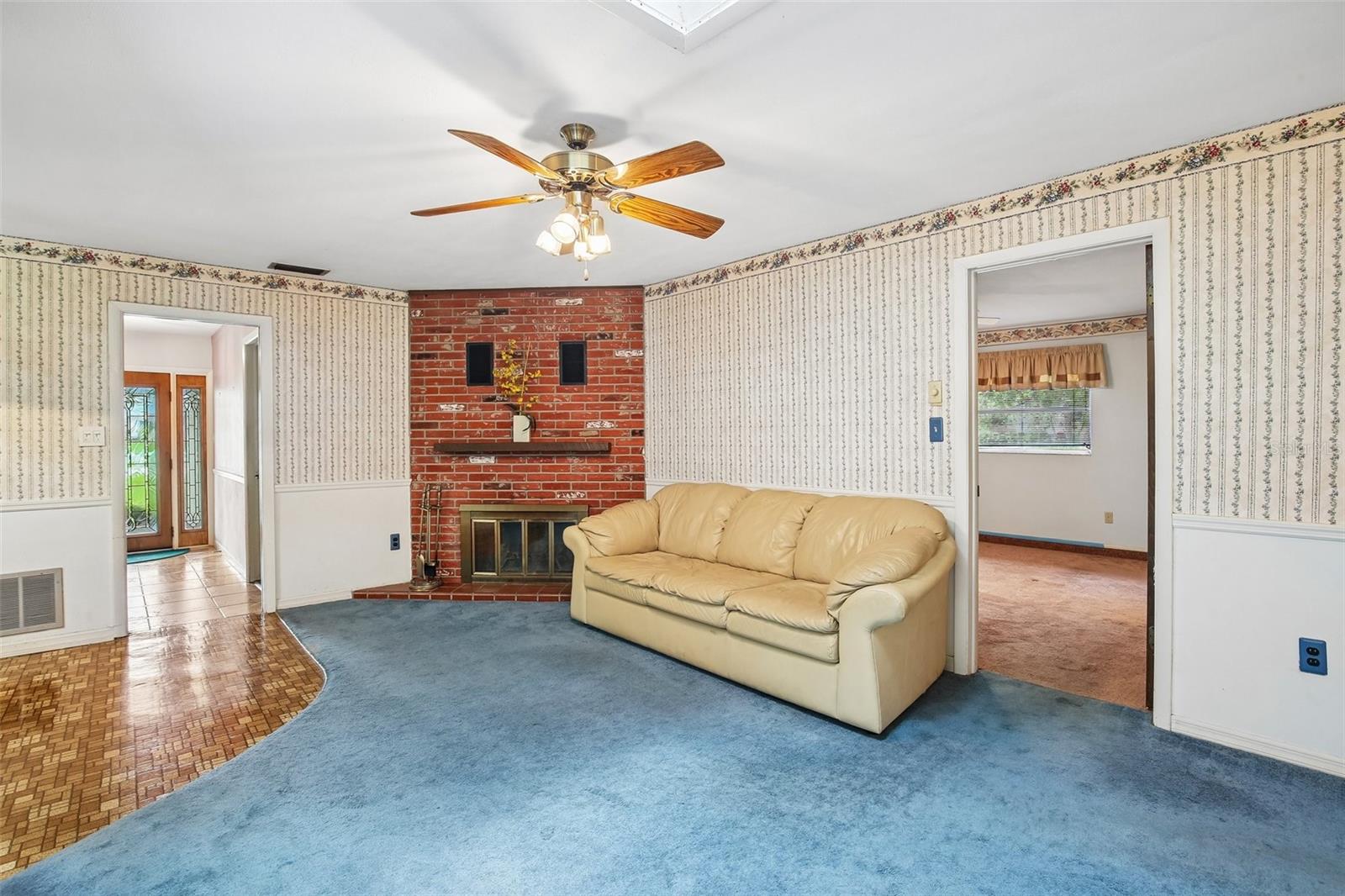 GOLDEN ACRES - Residential