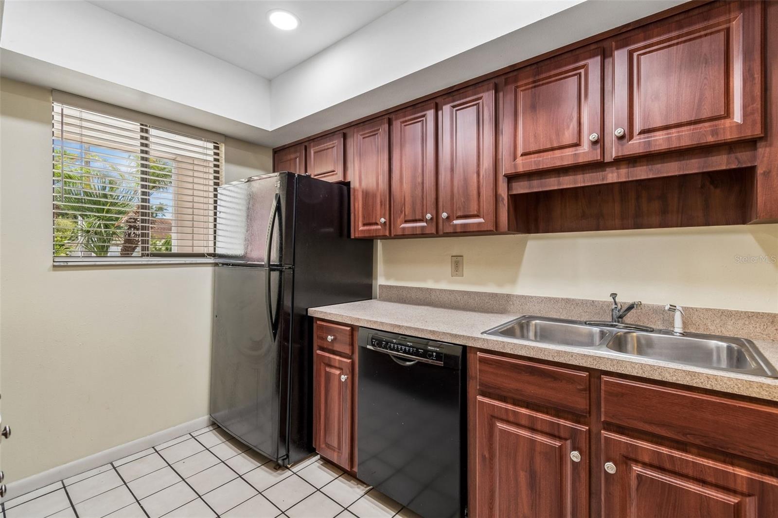 MEADOW OAKS A CONDO - Residential