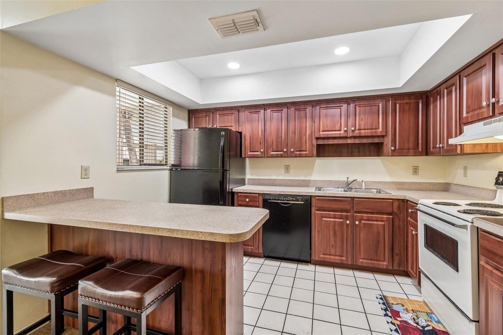 MEADOW OAKS A CONDO - Residential