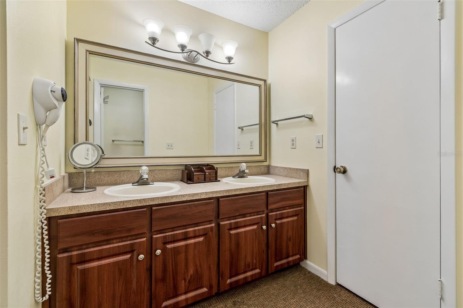 MEADOW OAKS A CONDO - Residential