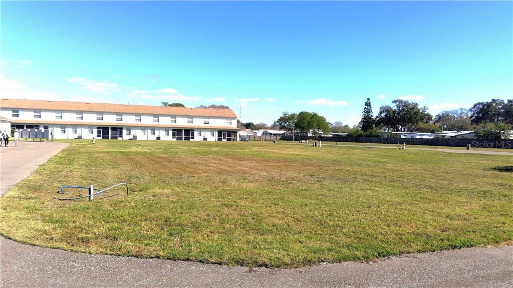 HERITAGE OAKS TWNHMS - Land