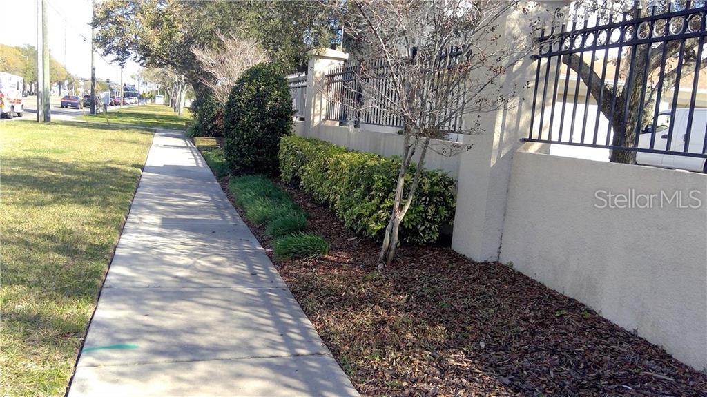 HERITAGE OAKS TWNHMS - Land