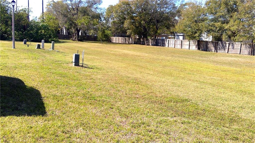 HERITAGE OAKS TWNHMS - Land