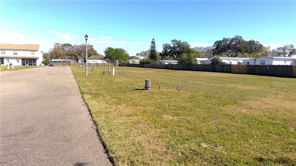HERITAGE OAKS TWNHMS - Land