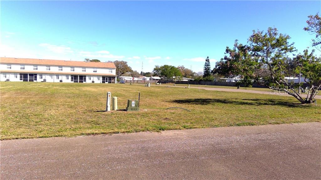 HERITAGE OAKS TWNHMS - Land