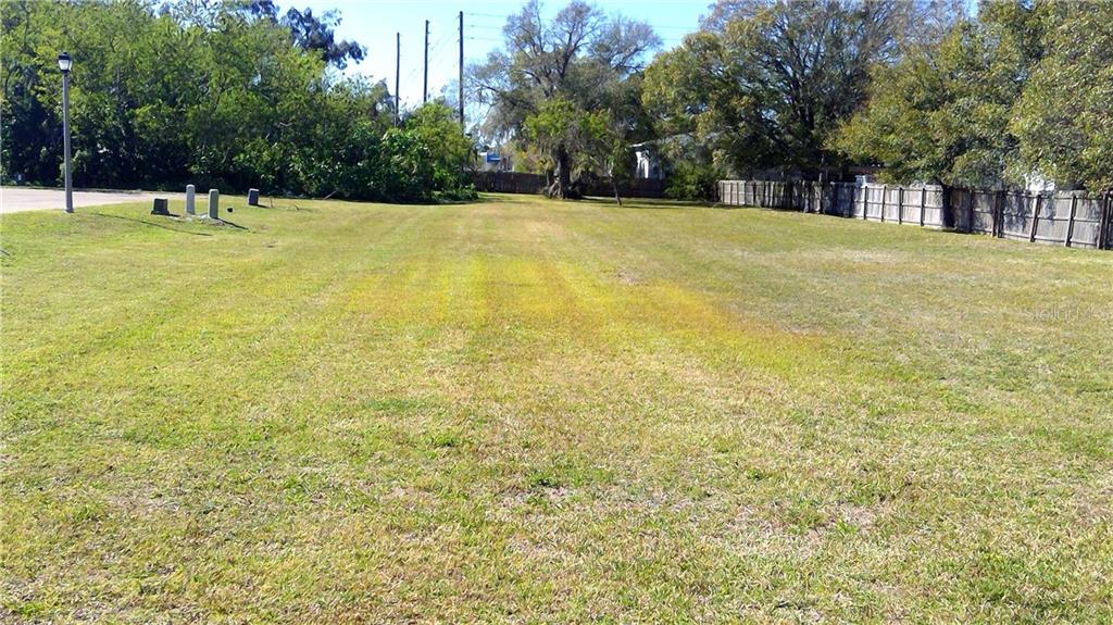 HERITAGE OAKS TWNHMS - Land