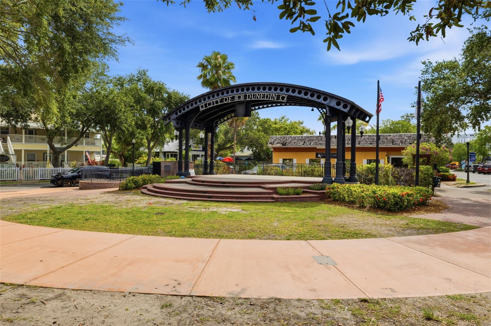 LOCH LOMOND ESTATES CONDO - Residential