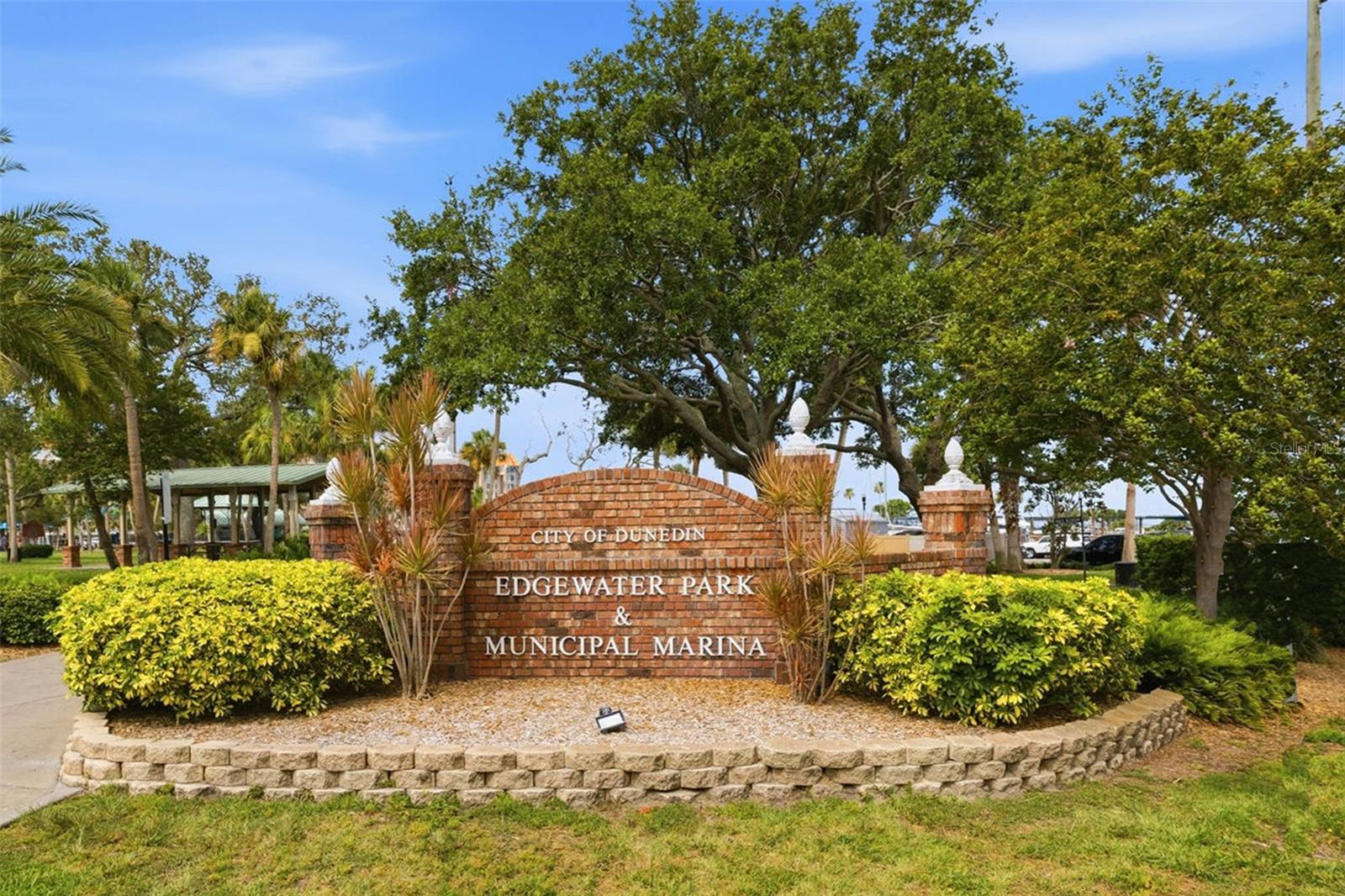 LOCH LOMOND ESTATES CONDO - Residential