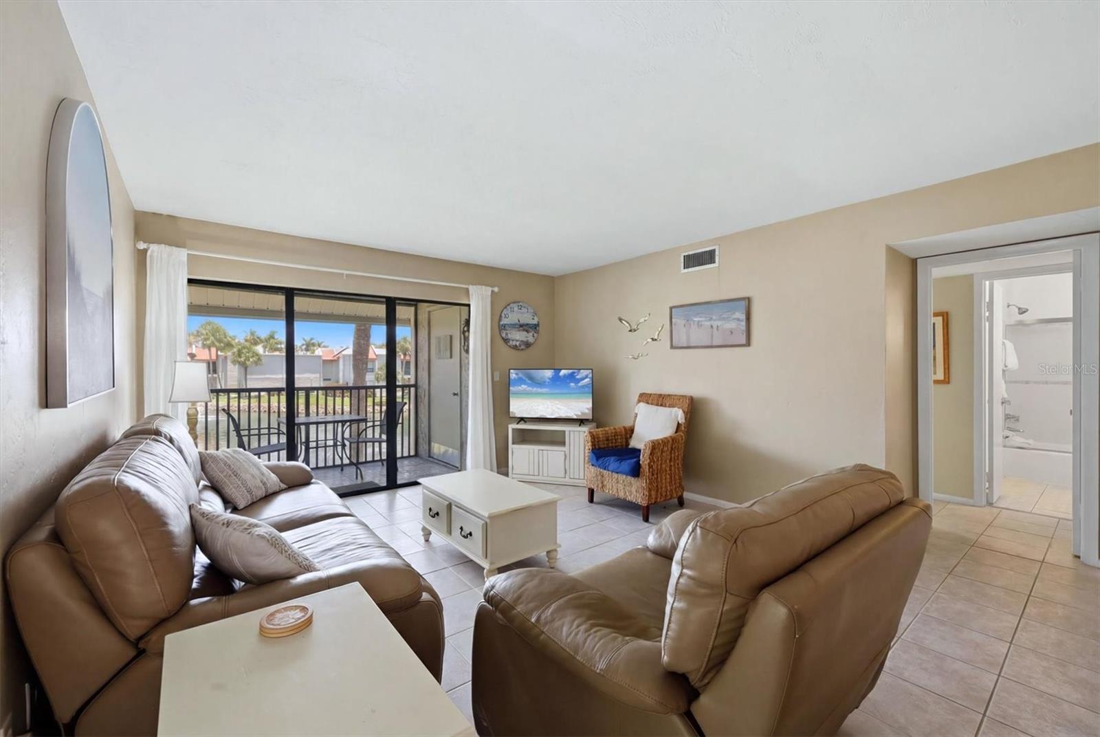 RUNAWAY BAY - Residential
