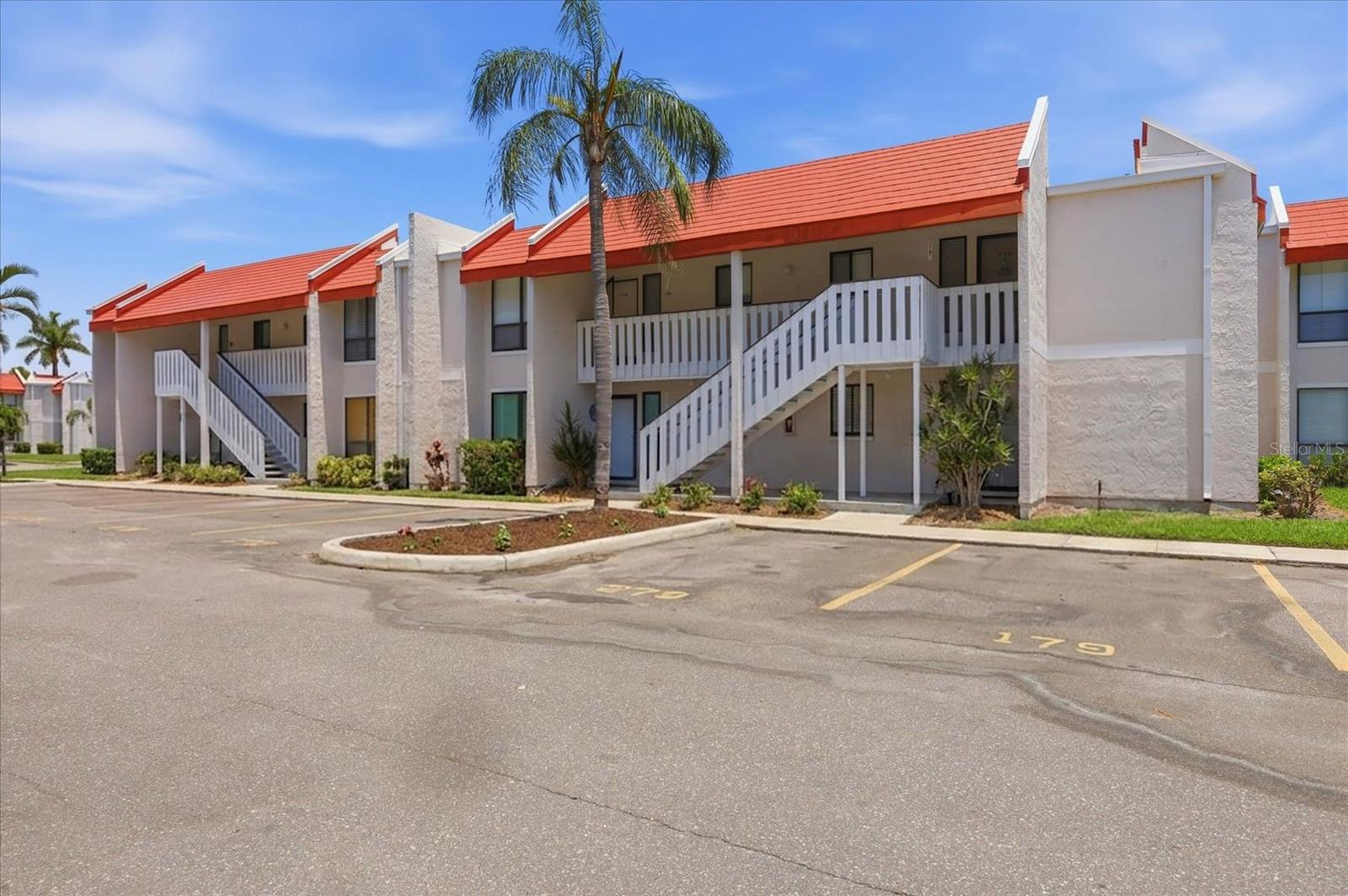 RUNAWAY BAY - Residential
