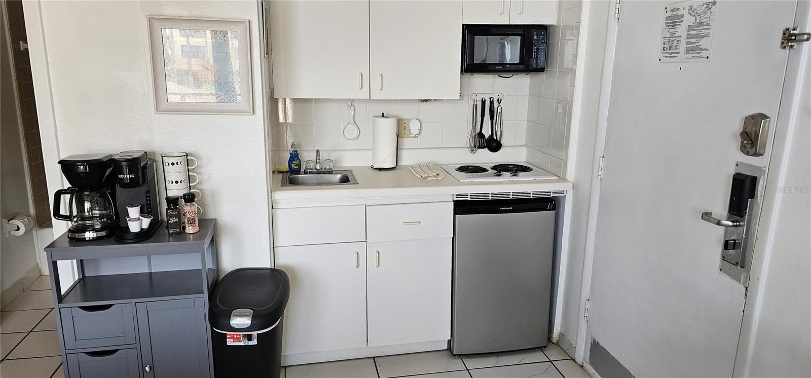 HAWALLAN INN BEACH RESIDENCE - Residential