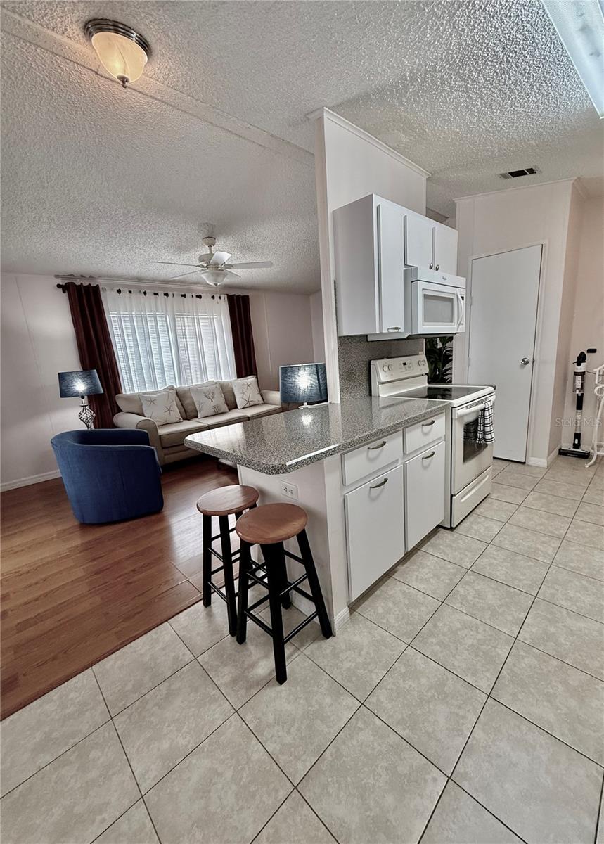 COUNTRY CLUB ESTATES - Residential