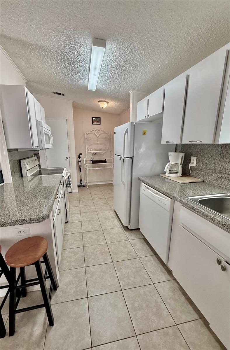 COUNTRY CLUB ESTATES - Residential