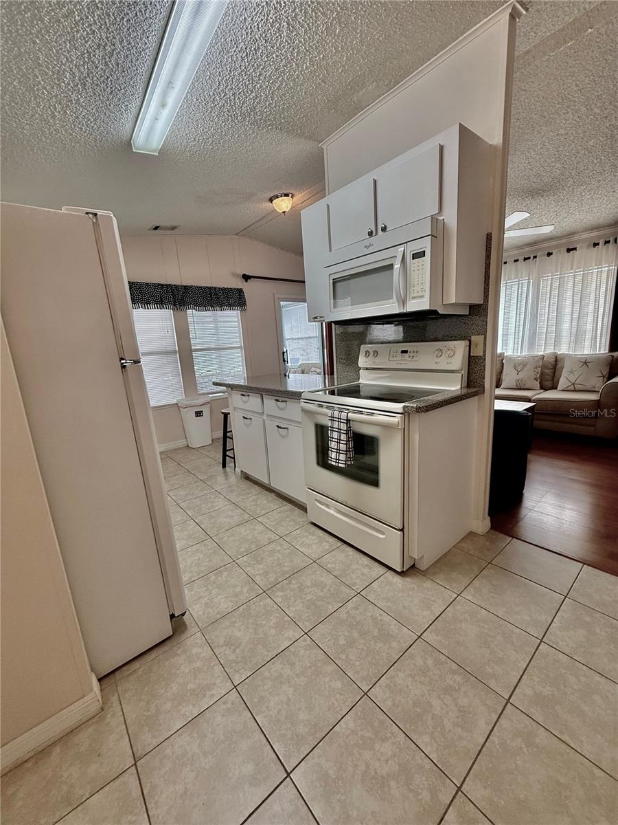 COUNTRY CLUB ESTATES - Residential