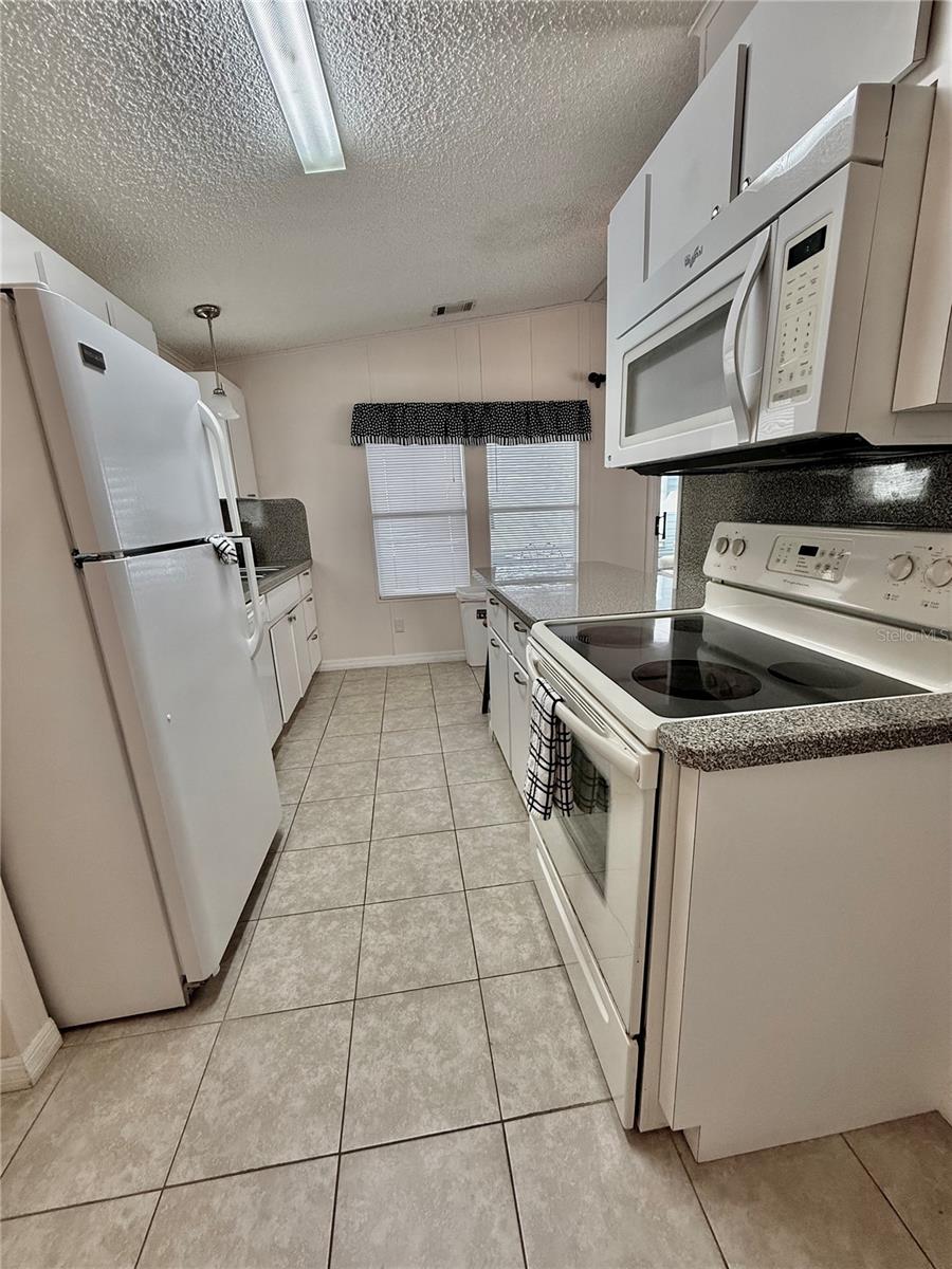 COUNTRY CLUB ESTATES - Residential