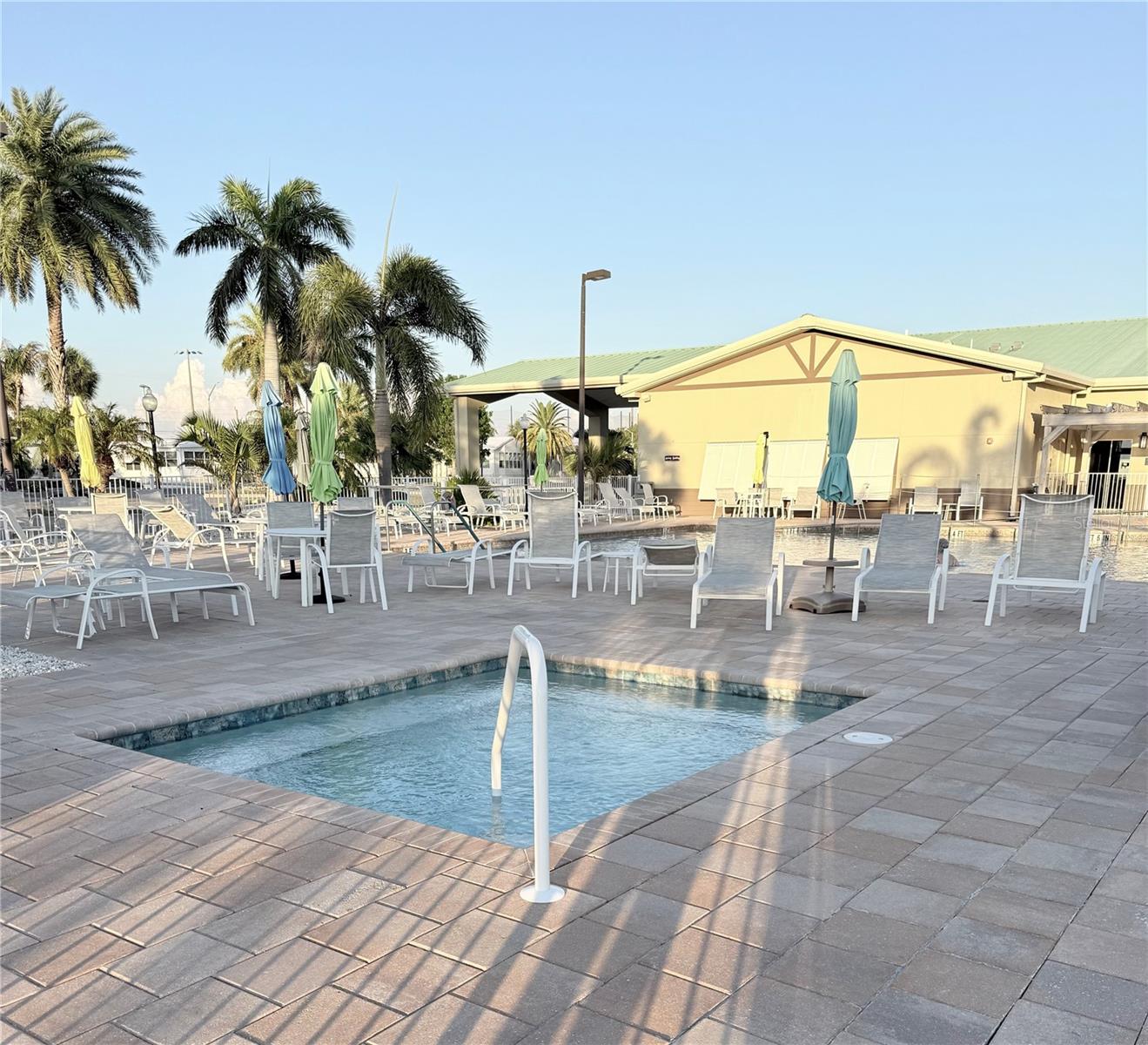 COUNTRY CLUB ESTATES - Residential