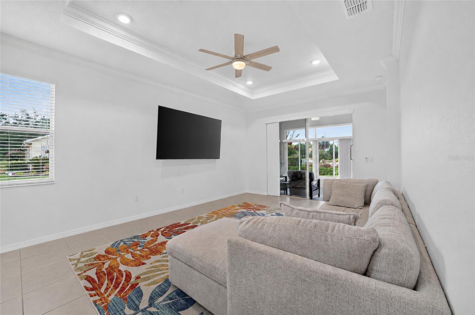 ON TOP OF THE WORLD - Residential