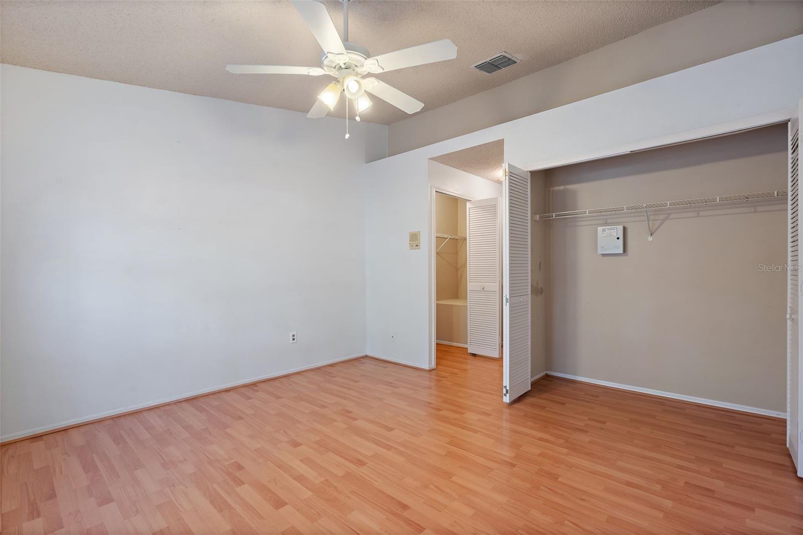 FOX CHASE TWNHMS UNI - Residential