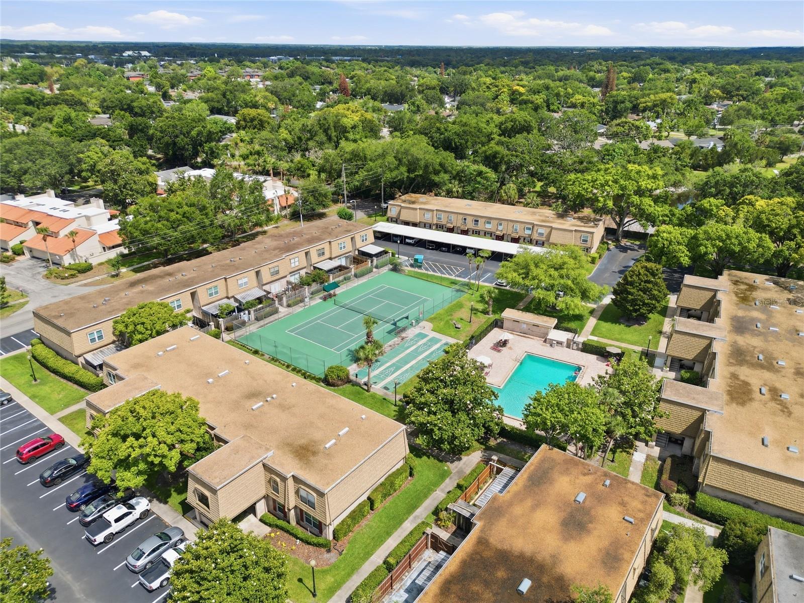 FOUR SEASONS CONDO - Residential