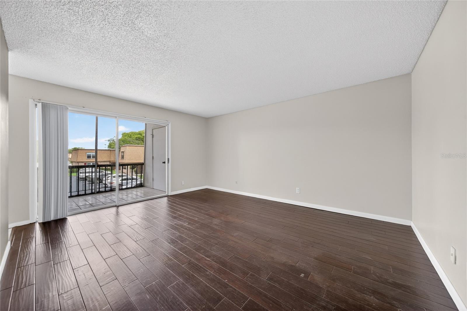 FOUR SEASONS CONDO - Residential