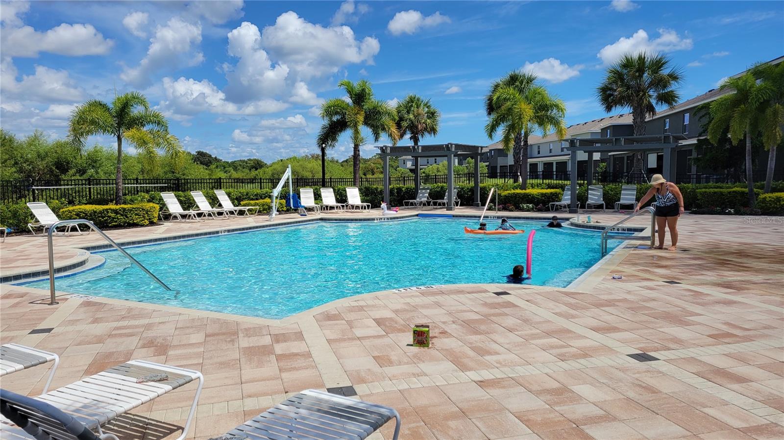 PROMENADE EAST - Residential Lease