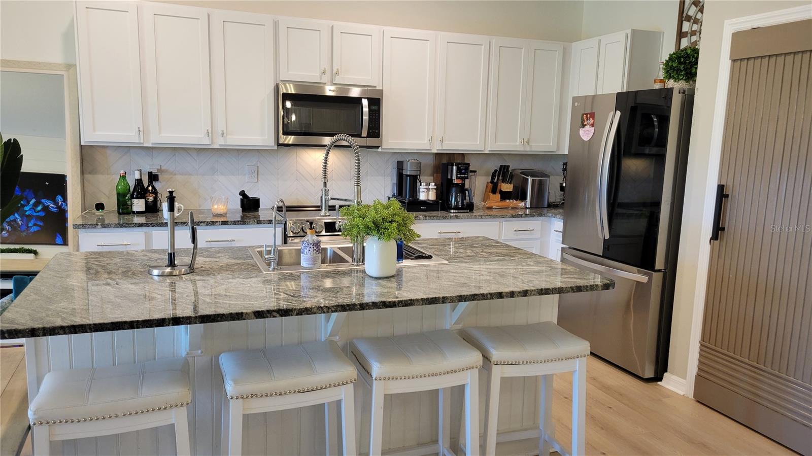 PROMENADE EAST - Residential Lease