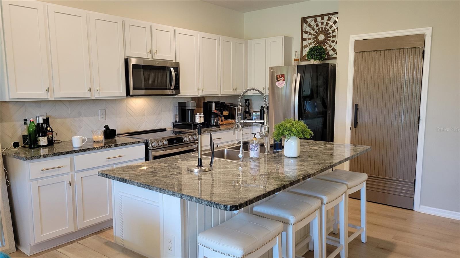 PROMENADE EAST - Residential Lease