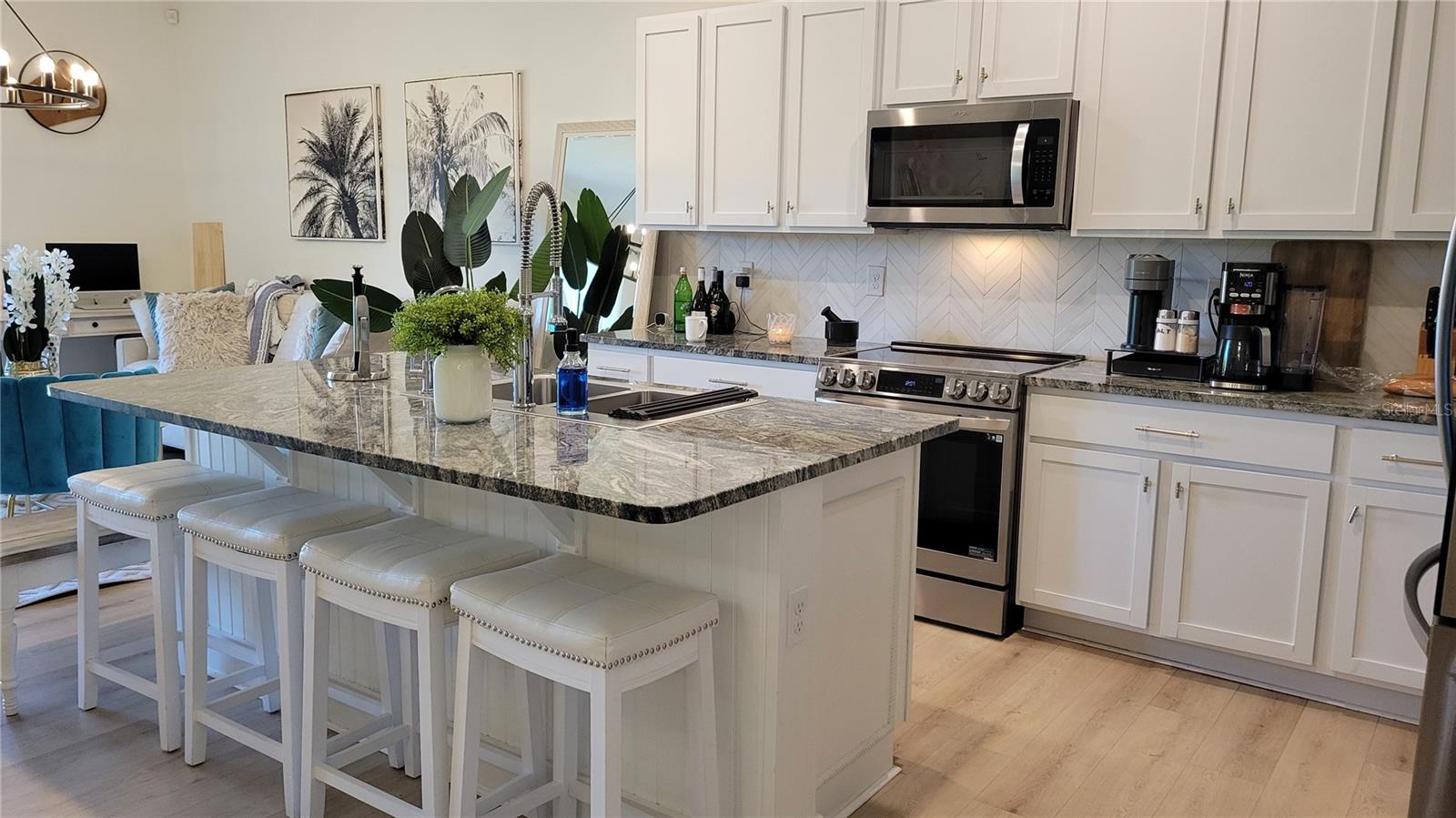 PROMENADE EAST - Residential Lease
