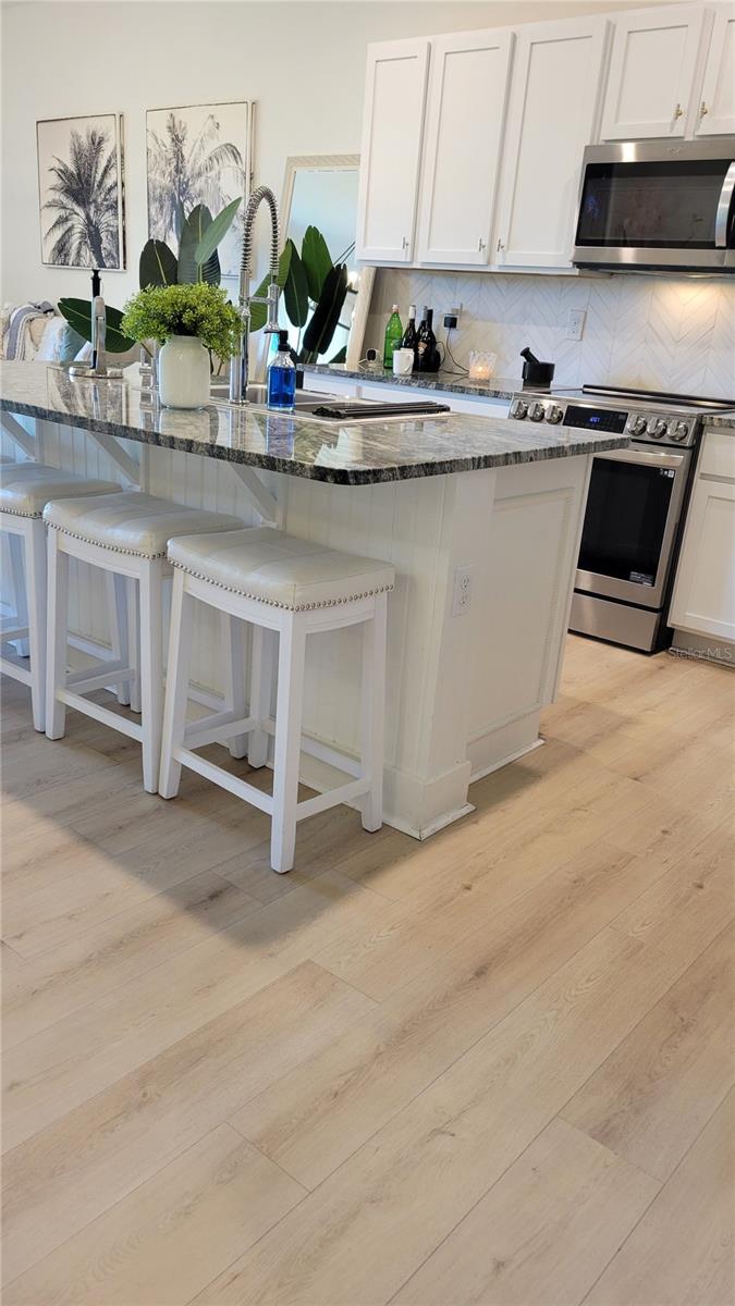 PROMENADE EAST - Residential Lease
