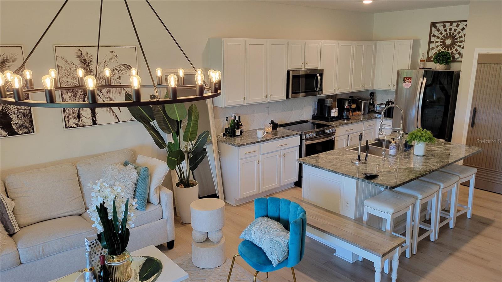 PROMENADE EAST - Residential Lease