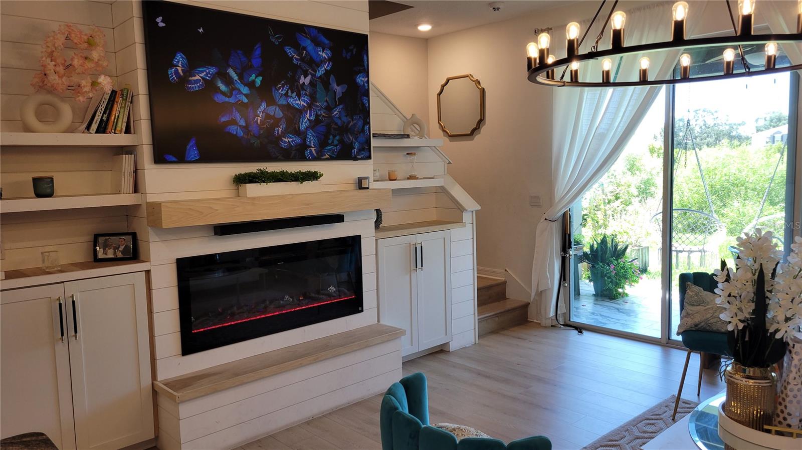 PROMENADE EAST - Residential Lease