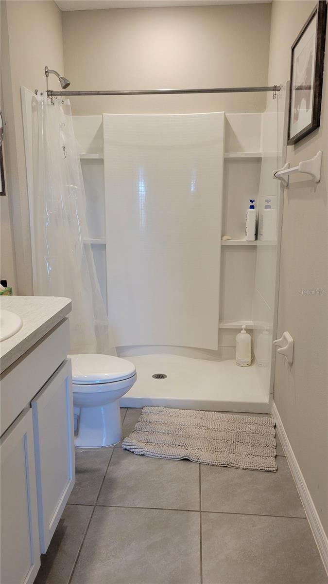 PROMENADE EAST - Residential Lease