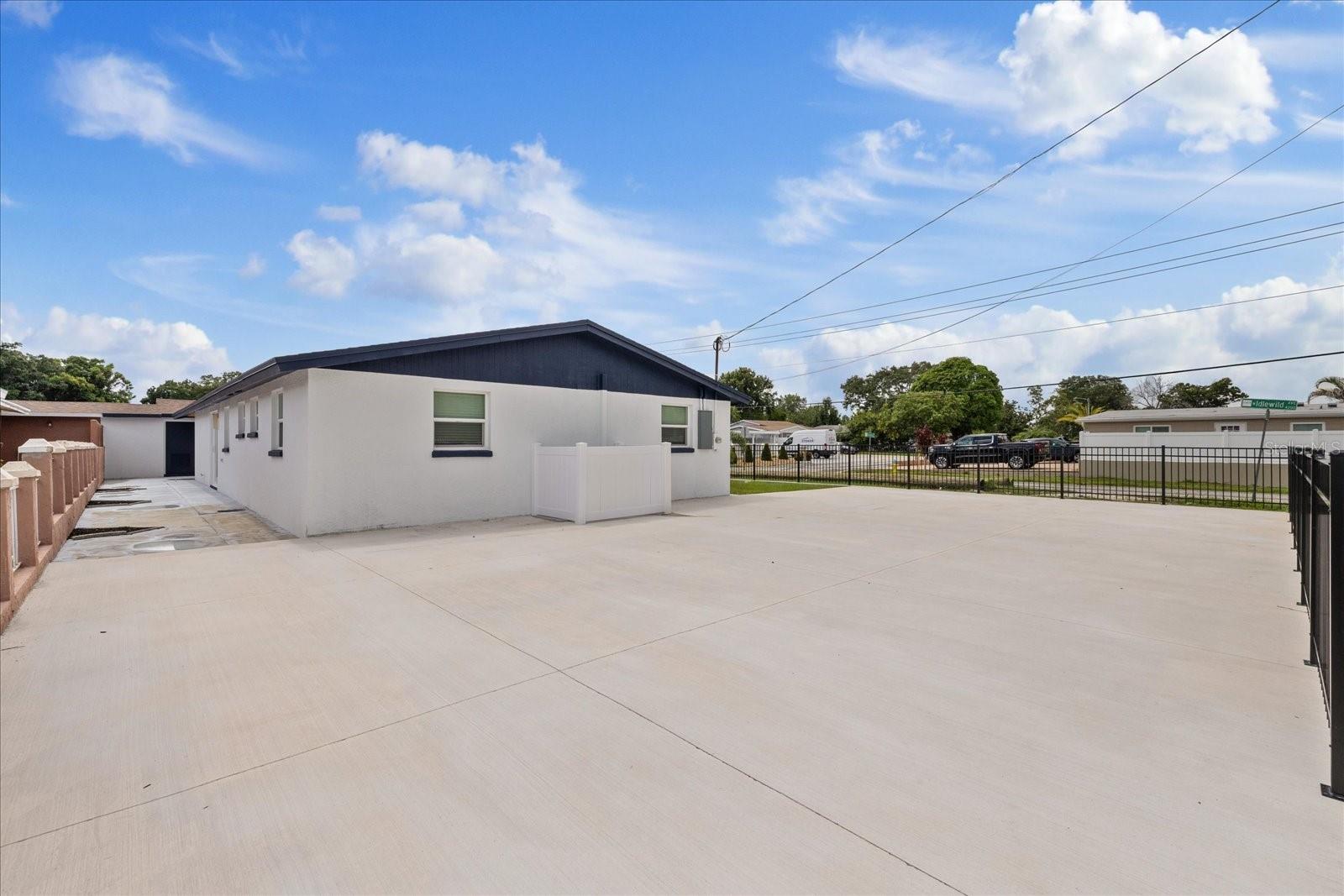 PINE CREST VILLA ADD 6 - Residential