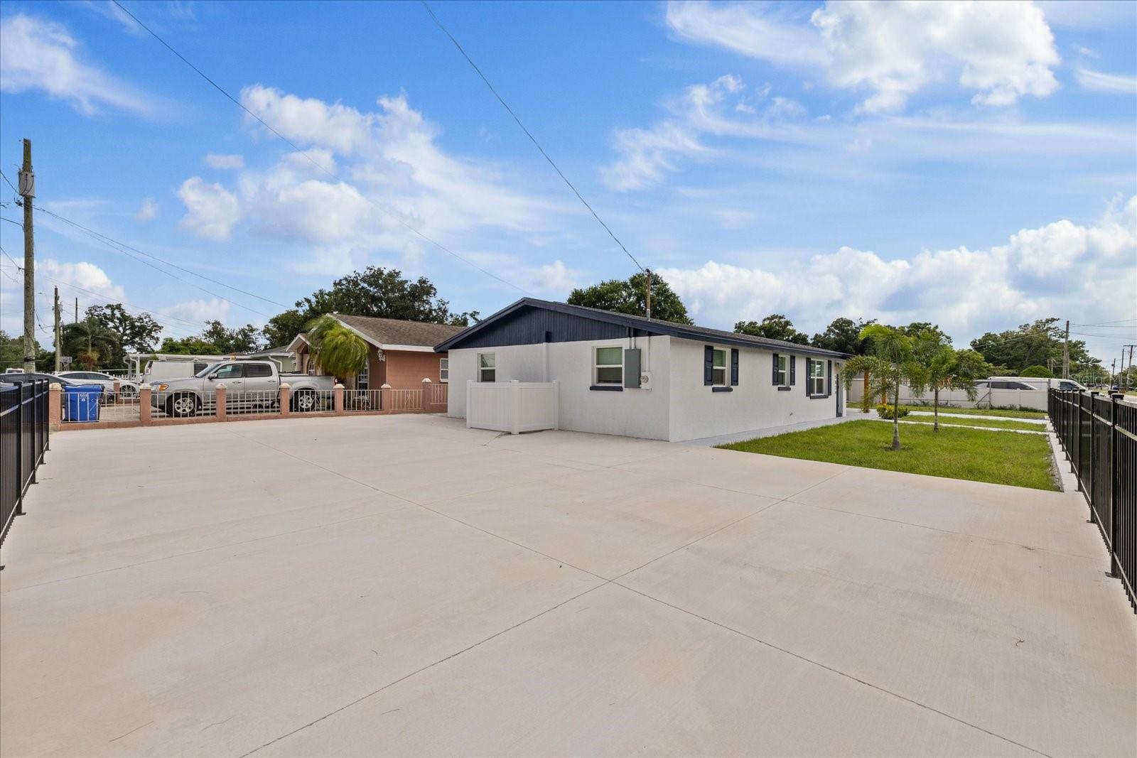 PINE CREST VILLA ADD 6 - Residential