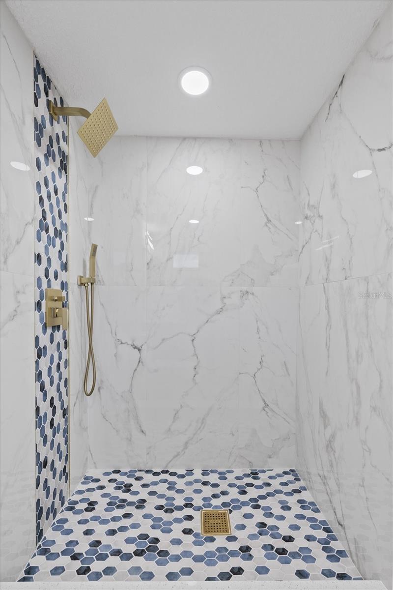 PINE CREST VILLA ADD 6 - Residential