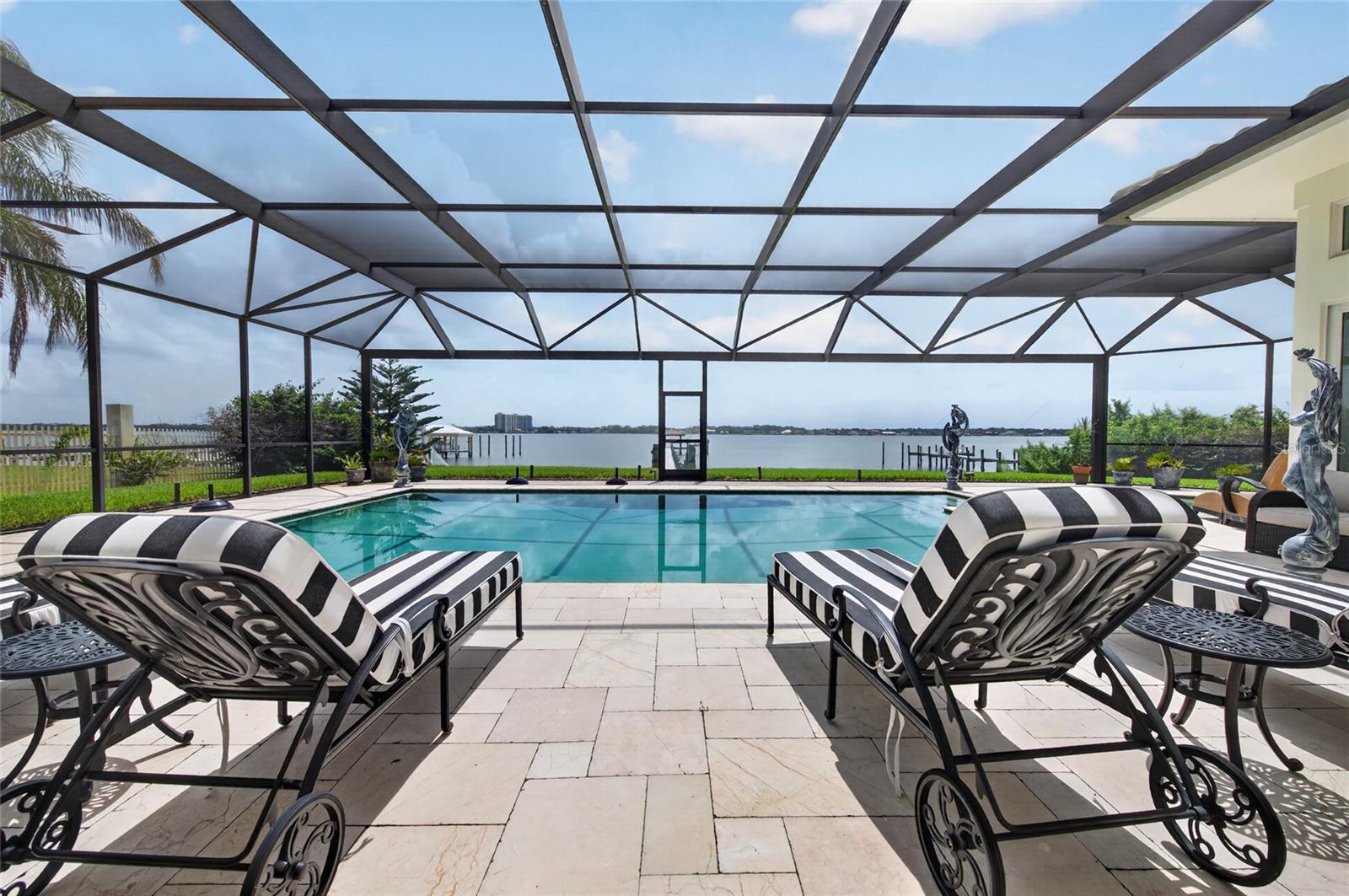 MC ELROYS BELLEVIEW - Residential